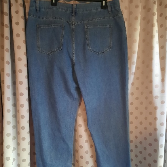 Plus High Rise Mom 👖 14 - Picture 3 of 10